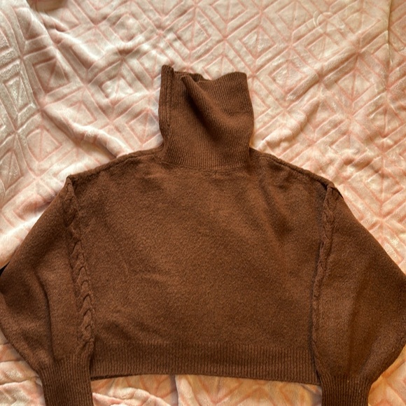 Cropped Turtleneck Sweater Size M - Picture 2 of 5
